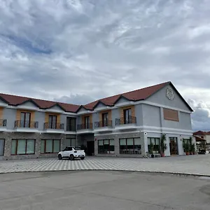 Hotel House Of Horses Shtepia E Kuajve